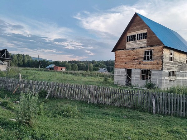 Двухэтажный дом на земельном участке 18 соток с. Тулой (№779)