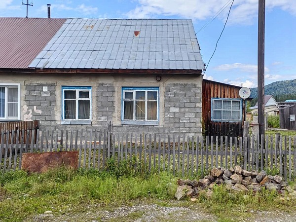 Квартира в двухквартирном жилом доме 59.1 кв. м. с. Турочак (№758)