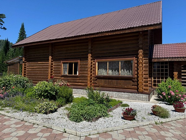 Двухэтажный дом на участке 25 соток с. Турочак (№684)