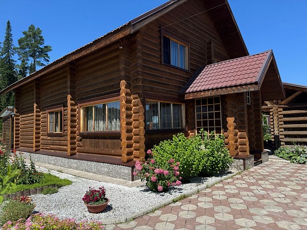 Двухэтажный дом на участке 25 соток с. Турочак (№684)