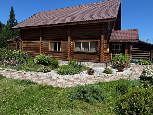 Двухэтажный дом на участке 25 соток с. Турочак (№684)