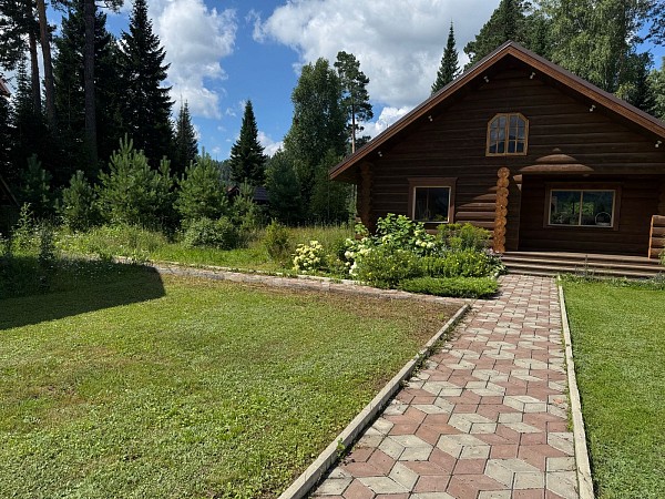 Двухэтажный дом на участке 25 соток с. Турочак (№684)