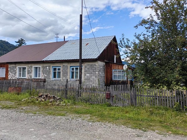 Квартира в двухквартирном жилом доме 59.1 кв. м. с. Турочак